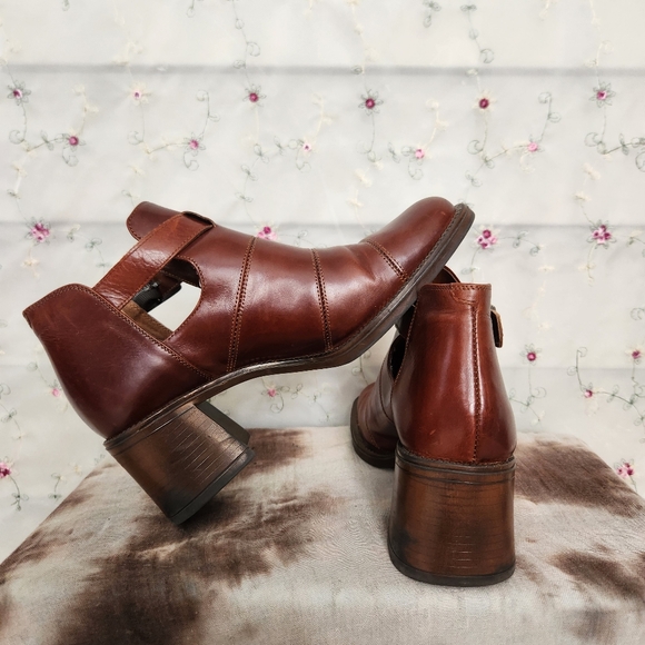 Vintage Italian Leather Fisherman Loafers - Picture 11 of 14